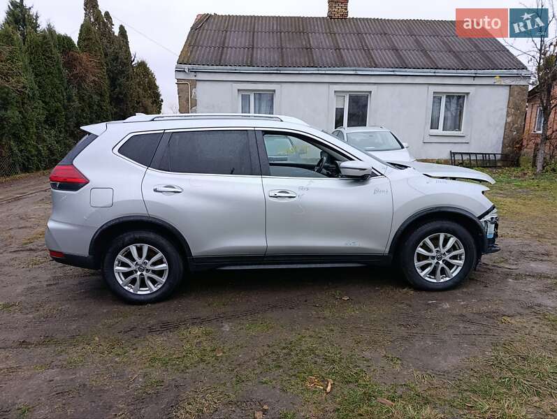 Внедорожник / Кроссовер Nissan Rogue 2017 в Луцке