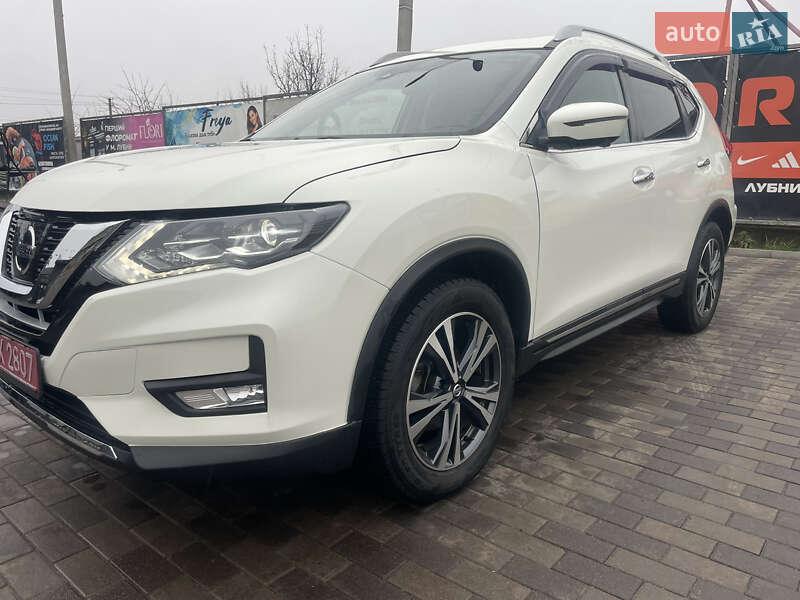 Внедорожник / Кроссовер Nissan Rogue 2017 в Лубнах