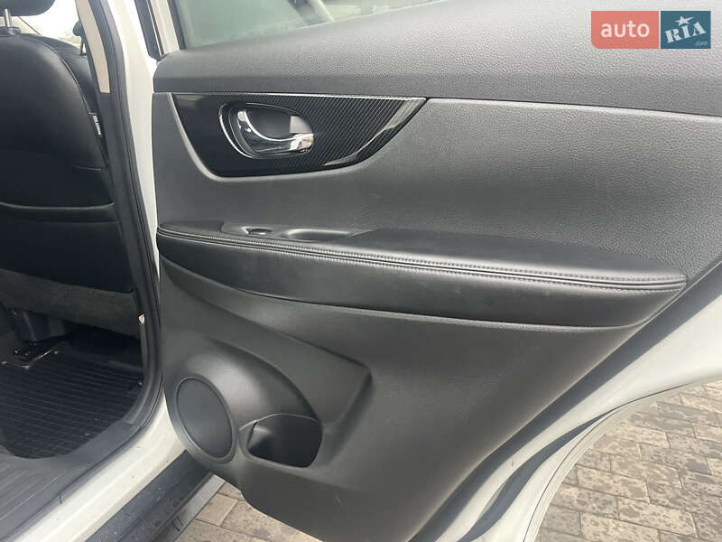 Внедорожник / Кроссовер Nissan Rogue 2017 в Лубнах