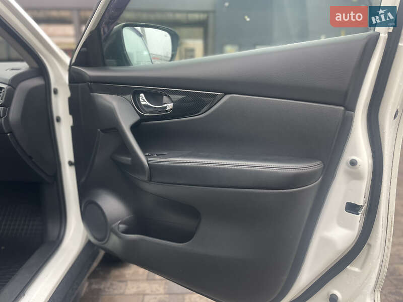 Внедорожник / Кроссовер Nissan Rogue 2017 в Лубнах