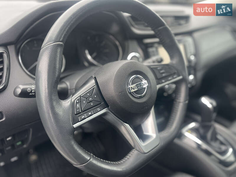 Внедорожник / Кроссовер Nissan Rogue 2017 в Лубнах