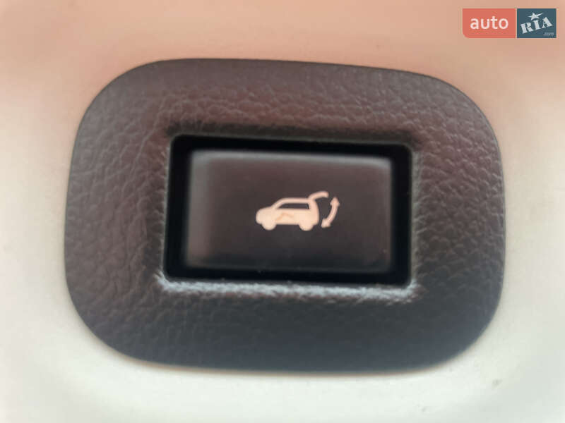 Внедорожник / Кроссовер Nissan Rogue 2017 в Лубнах