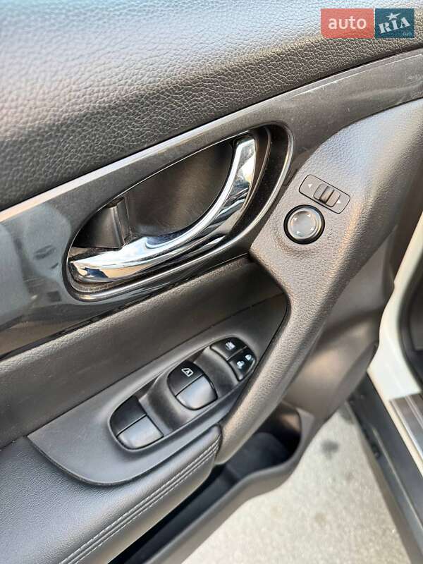 Внедорожник / Кроссовер Nissan Rogue 2017 в Шепетовке