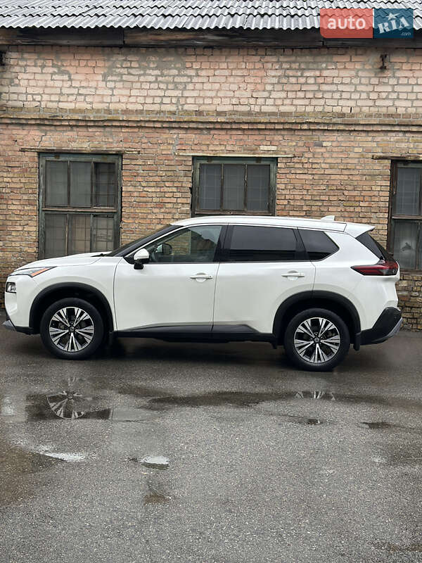 Внедорожник / Кроссовер Nissan Rogue 2021 в Киеве