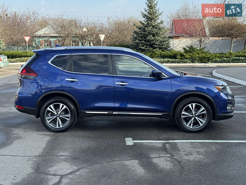 Внедорожник / Кроссовер Nissan Rogue 2018 в Полтаве
