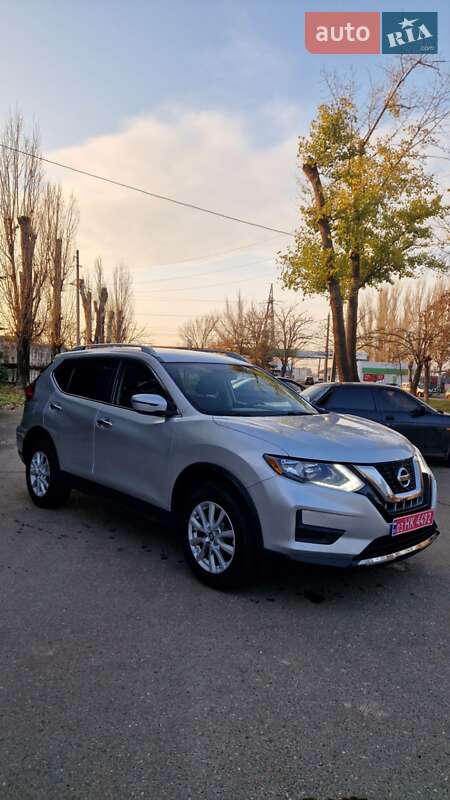 Внедорожник / Кроссовер Nissan Rogue 2017 в Николаеве