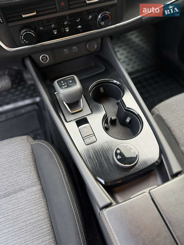 Внедорожник / Кроссовер Nissan Rogue 2022 в Харькове