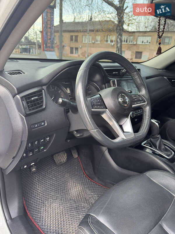 Внедорожник / Кроссовер Nissan Rogue 2017 в Харькове