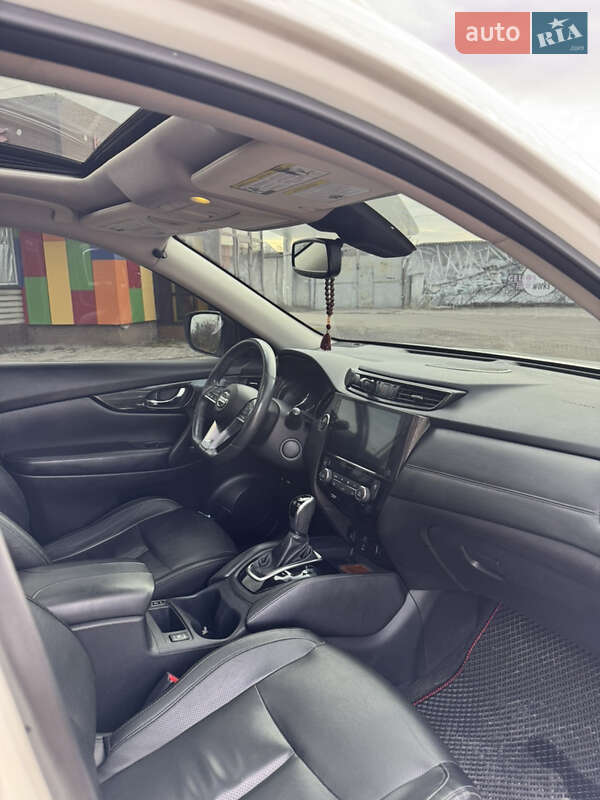 Внедорожник / Кроссовер Nissan Rogue 2017 в Харькове