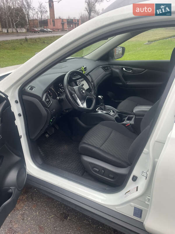 Внедорожник / Кроссовер Nissan Rogue 2018 в Ромнах