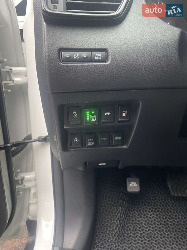 Внедорожник / Кроссовер Nissan Rogue 2018 в Ромнах