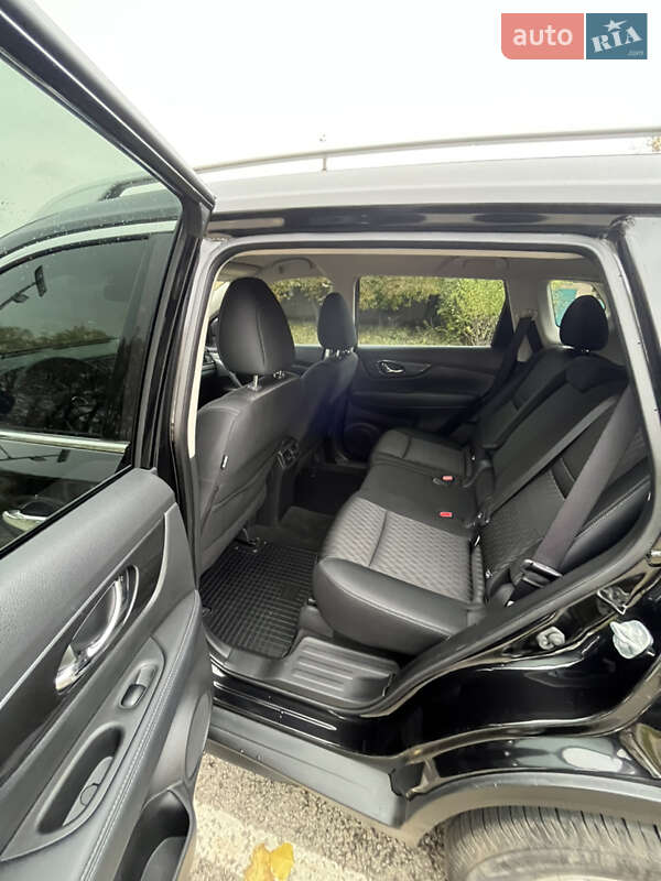 Внедорожник / Кроссовер Nissan Rogue 2019 в Ромнах