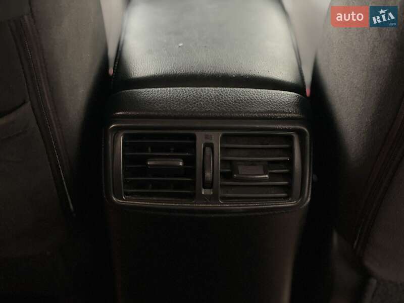 Внедорожник / Кроссовер Nissan Rogue 2015 в Днепре