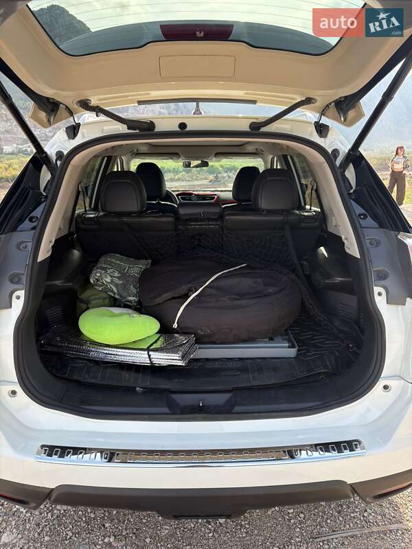 Позашляховик / Кросовер Nissan Rogue 2015 в Луцьку