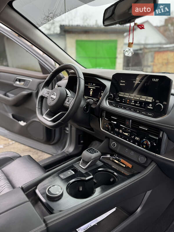 Позашляховик / Кросовер Nissan Rogue 2020 в Славуті