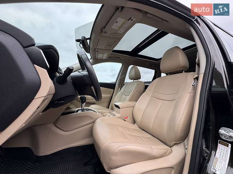 Внедорожник / Кроссовер Nissan Rogue 2015 в Киеве