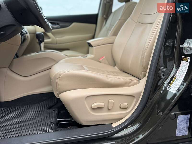 Внедорожник / Кроссовер Nissan Rogue 2015 в Киеве