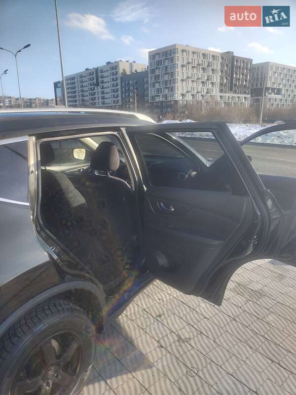 Внедорожник / Кроссовер Nissan Rogue 2016 в Львове