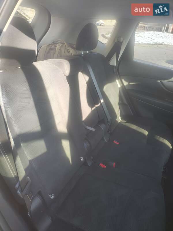 Внедорожник / Кроссовер Nissan Rogue 2016 в Львове