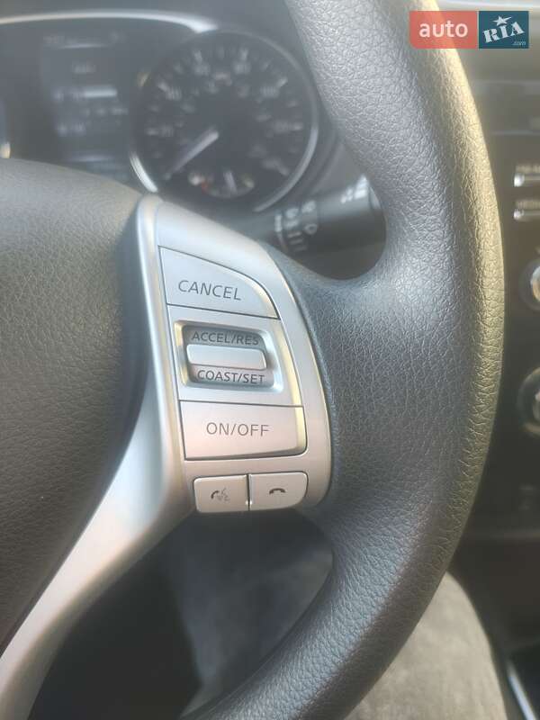 Внедорожник / Кроссовер Nissan Rogue 2016 в Львове