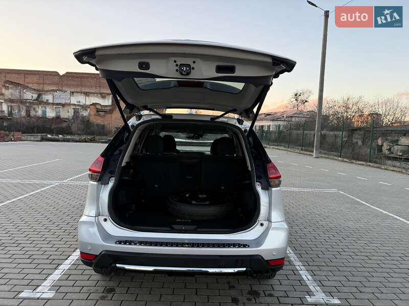 Позашляховик / Кросовер Nissan Rogue 2020 в Ромнах