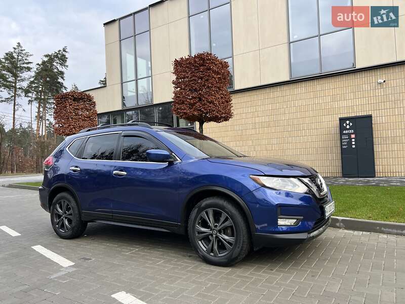 Внедорожник / Кроссовер Nissan Rogue 2017 в Киеве