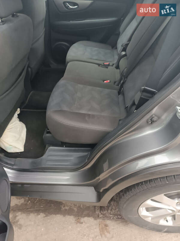 Позашляховик / Кросовер Nissan Rogue 2016 в Лубнах