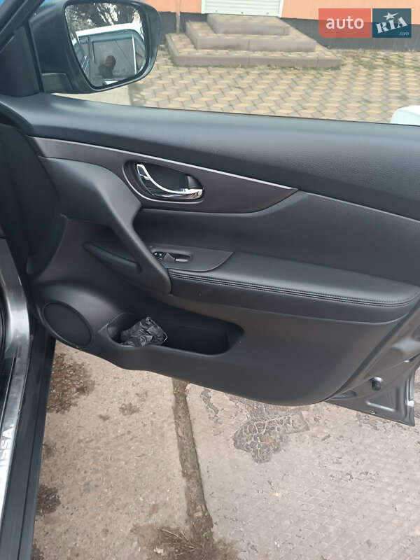 Позашляховик / Кросовер Nissan Rogue 2016 в Лубнах