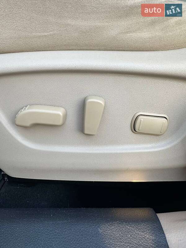 Внедорожник / Кроссовер Nissan Rogue 2015 в Киеве