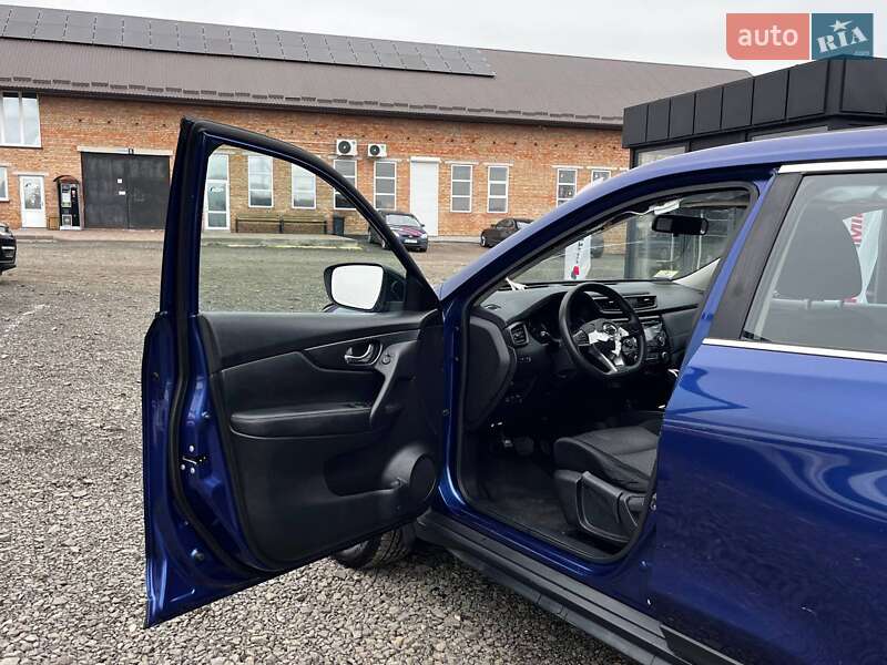 Внедорожник / Кроссовер Nissan Rogue 2017 в Луцке