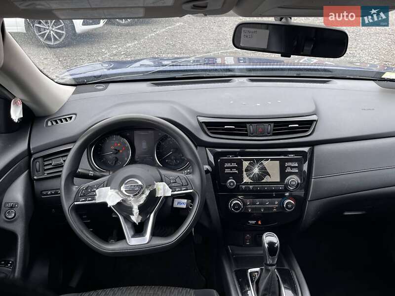 Внедорожник / Кроссовер Nissan Rogue 2017 в Луцке