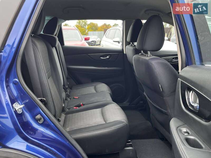 Внедорожник / Кроссовер Nissan Rogue 2017 в Луцке