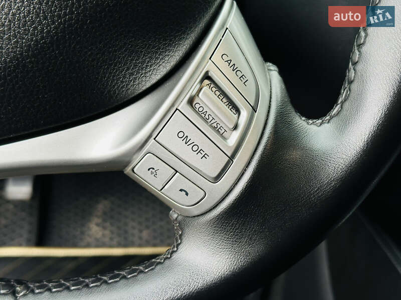 Внедорожник / Кроссовер Nissan Rogue 2015 в Харькове