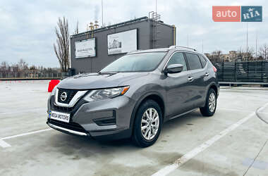 Внедорожник / Кроссовер Nissan Rogue 2016 в Киеве