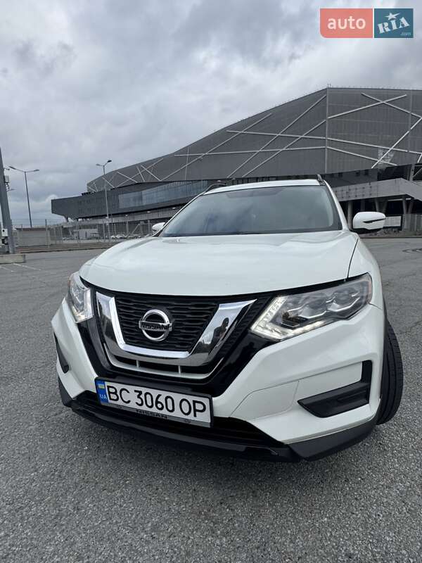 Внедорожник / Кроссовер Nissan Rogue 2016 в Мостиске