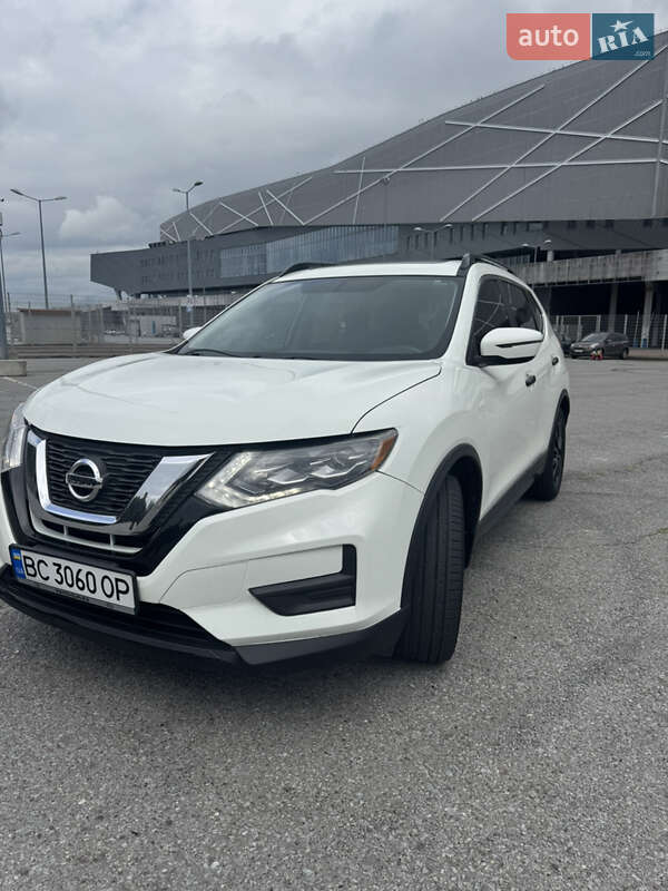 Внедорожник / Кроссовер Nissan Rogue 2016 в Мостиске