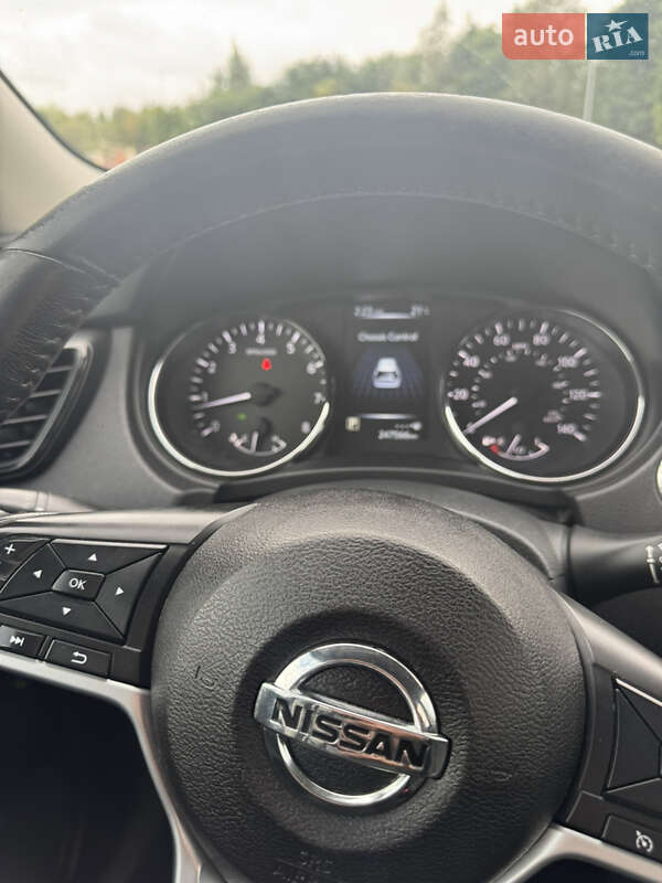 Внедорожник / Кроссовер Nissan Rogue 2016 в Мостиске