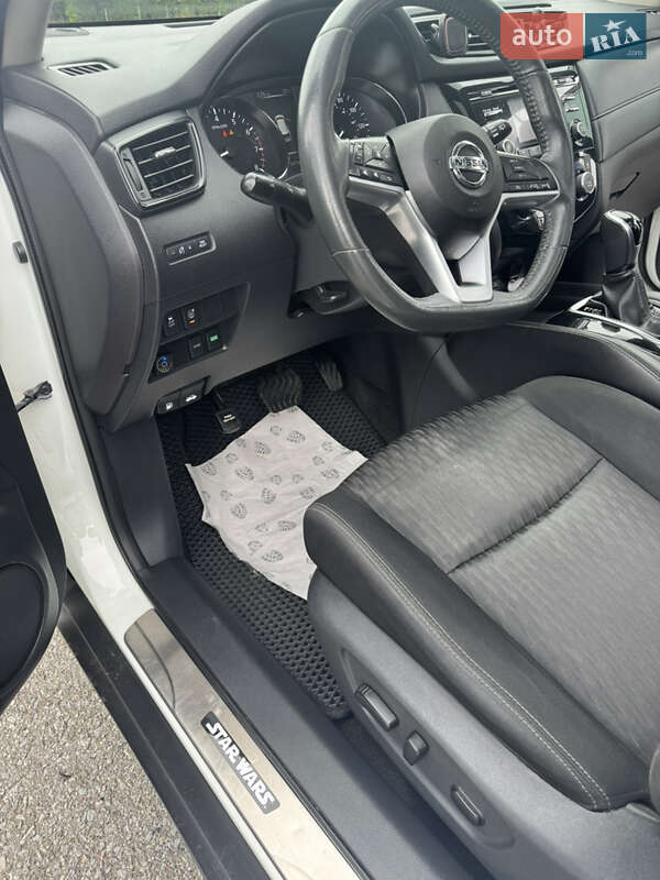 Внедорожник / Кроссовер Nissan Rogue 2016 в Мостиске