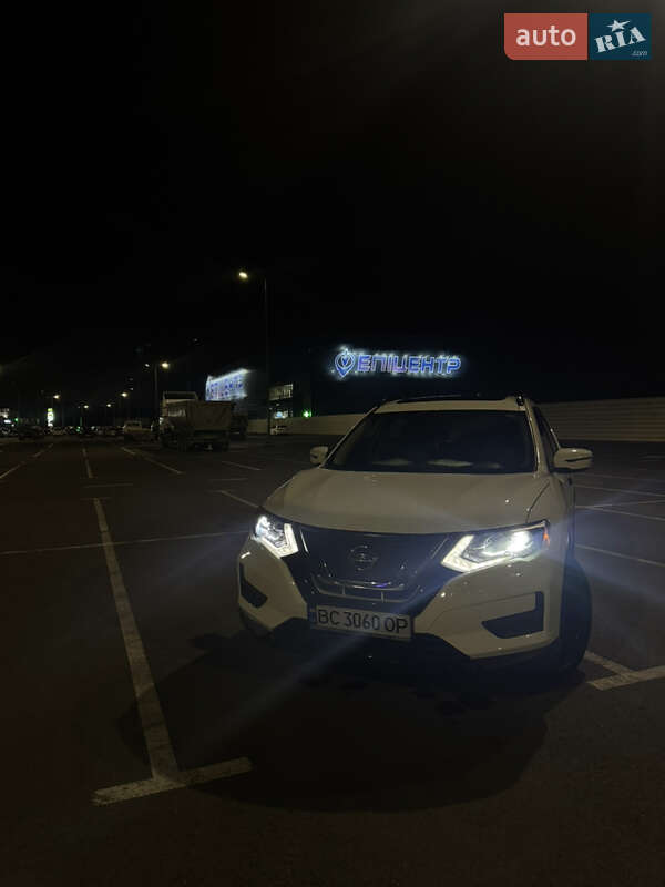 Внедорожник / Кроссовер Nissan Rogue 2016 в Мостиске