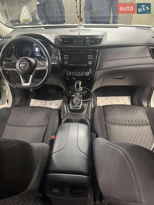 Внедорожник / Кроссовер Nissan Rogue 2016 в Мостиске