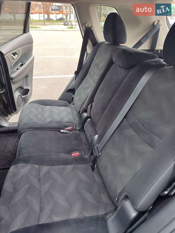 Внедорожник / Кроссовер Nissan Rogue 2015 в Киеве