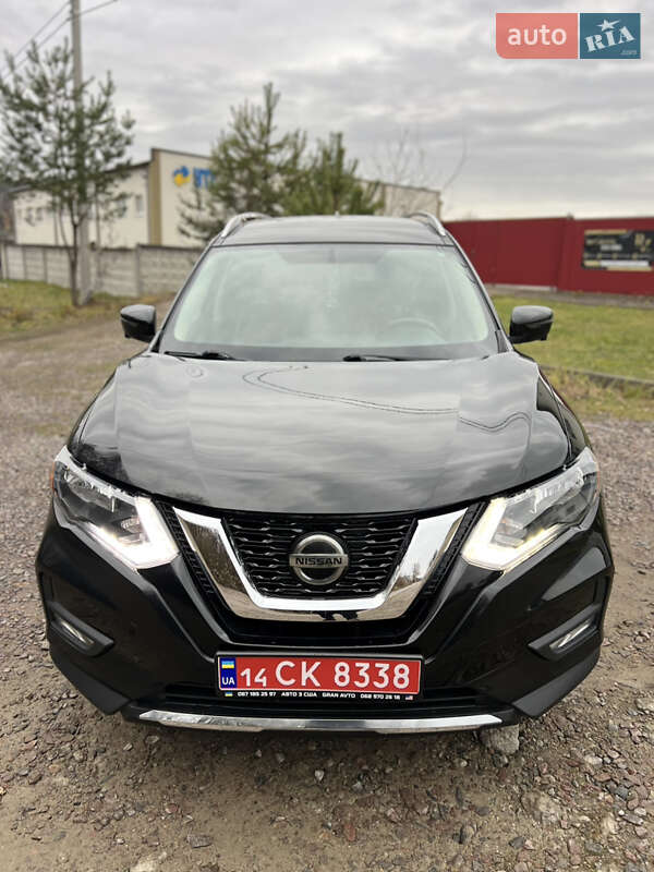 Внедорожник / Кроссовер Nissan Rogue 2018 в Новояворовске