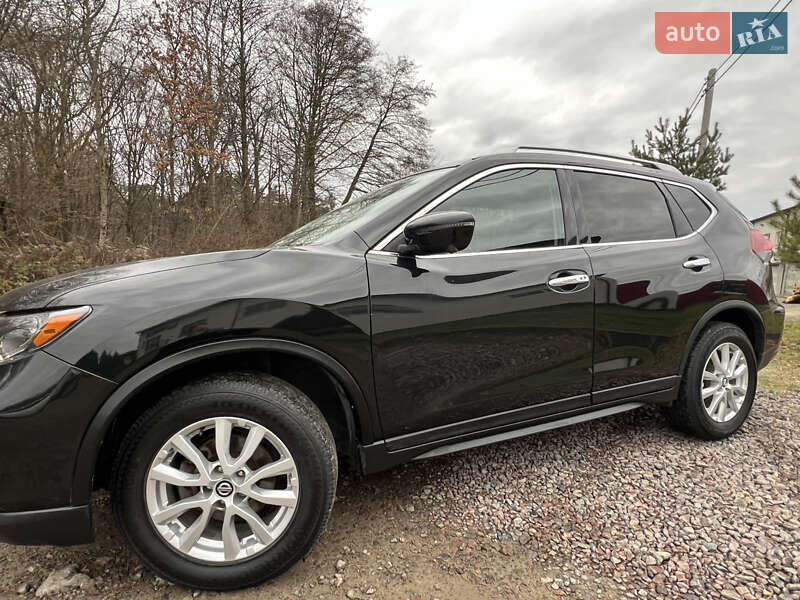 Внедорожник / Кроссовер Nissan Rogue 2018 в Новояворовске