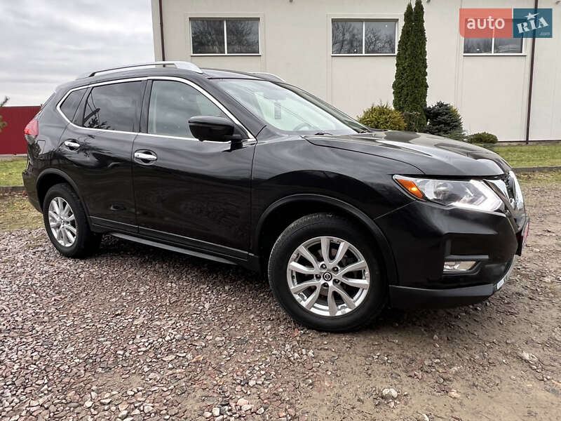 Внедорожник / Кроссовер Nissan Rogue 2018 в Новояворовске