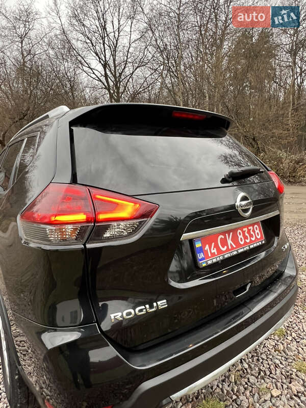 Внедорожник / Кроссовер Nissan Rogue 2018 в Новояворовске