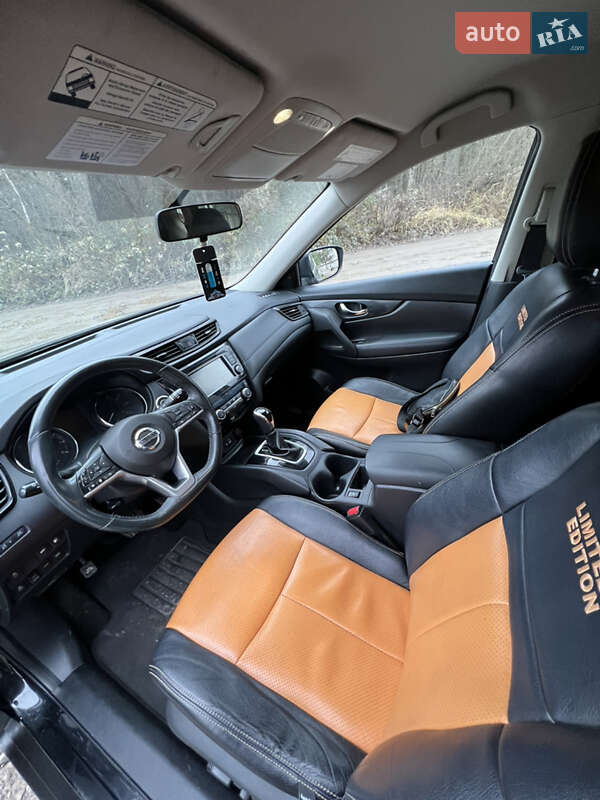 Внедорожник / Кроссовер Nissan Rogue 2018 в Новояворовске