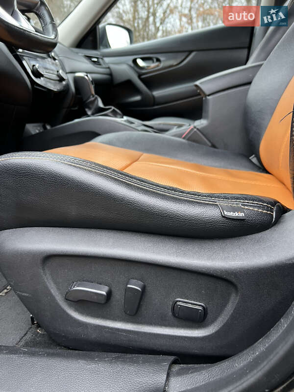 Внедорожник / Кроссовер Nissan Rogue 2018 в Новояворовске