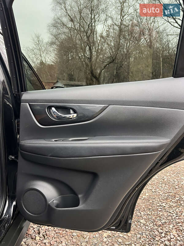 Внедорожник / Кроссовер Nissan Rogue 2018 в Новояворовске