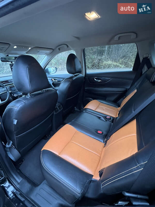 Внедорожник / Кроссовер Nissan Rogue 2018 в Новояворовске