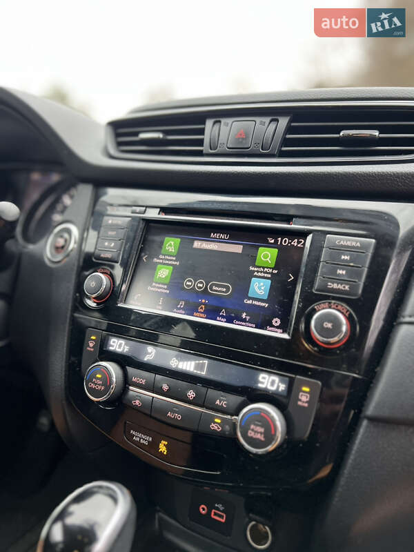 Внедорожник / Кроссовер Nissan Rogue 2018 в Новояворовске